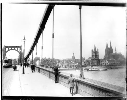 Peter Behrens (1868), Deutzer Brücke (Hindenburgbrücke) Köln, Deutz 1913/1915 © Rheinisches Bildarchiv Köln