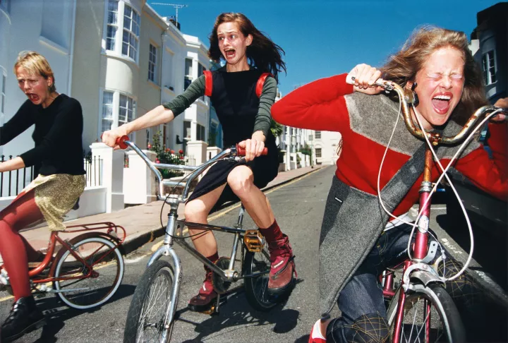 Girls on Bikes, 1997 © Elaine Constantine Girls on Bikes, 1997 © Elaine Constantine