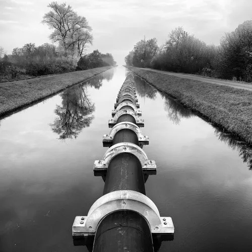 Canalisation sur le Grand canal, Noville (CH), 2019 © Jean-Marc Yersin