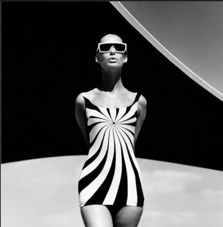 Brigitte Bauer Op Art Badeanzug von Sinz 1966 Baryth Silvergelantine Print Blatt 60 x 60 cm