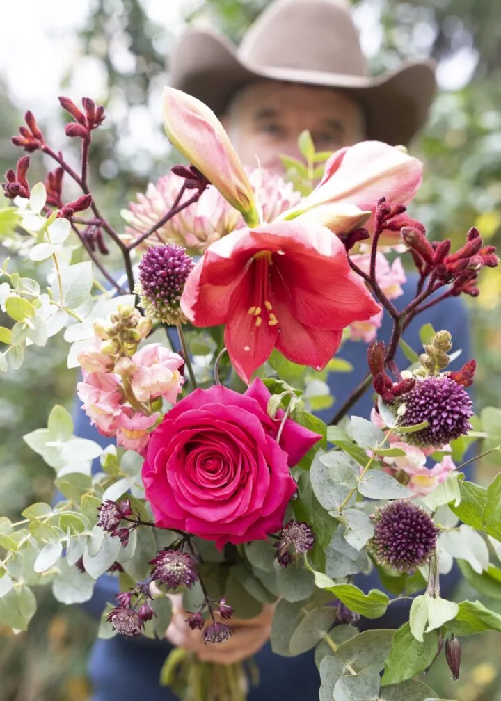 Ute Behrend, Florian aus der Serie: Flowers you gave to me, 2024, Fine Art Print, 30 × 42 cm Ute Behrend, Florian aus der Serie: Flowers you gave to me, 2024, Fine Art Print, 30 × 42 cm