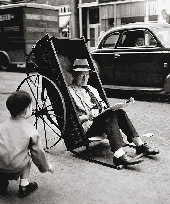 © Fred Stein, Man in Pushcart, NY 1944