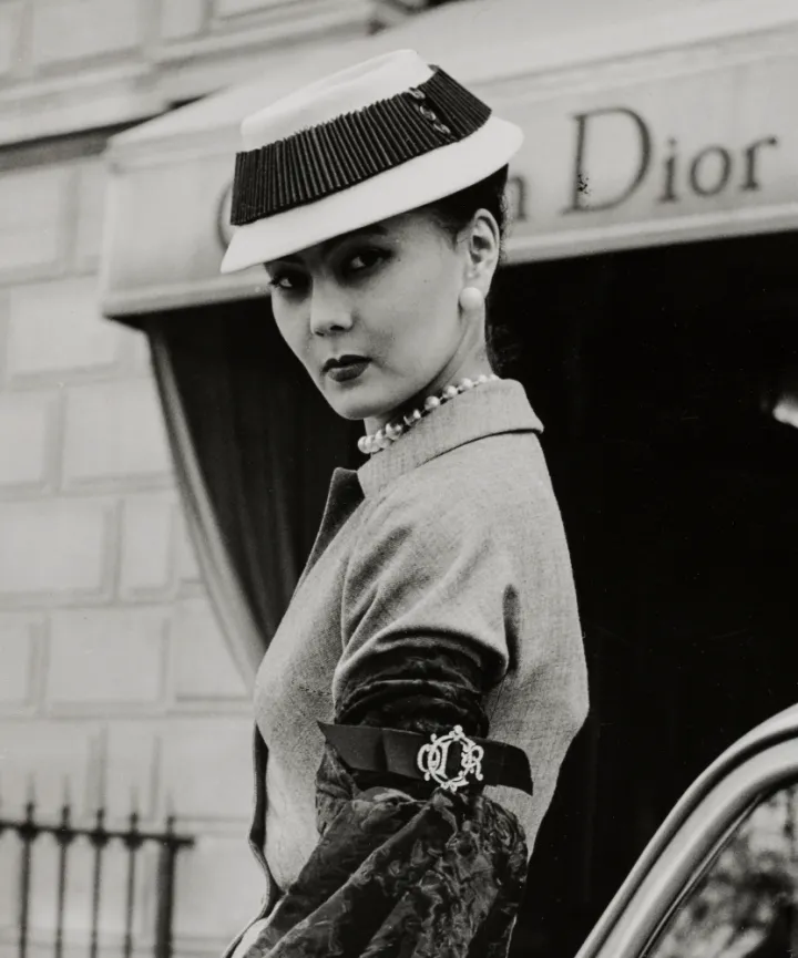Regina Relang, Renée in Kostüm von Christian Dior, Paris 1951; Münchner Stadtmuseum, Sammlung Fotografie