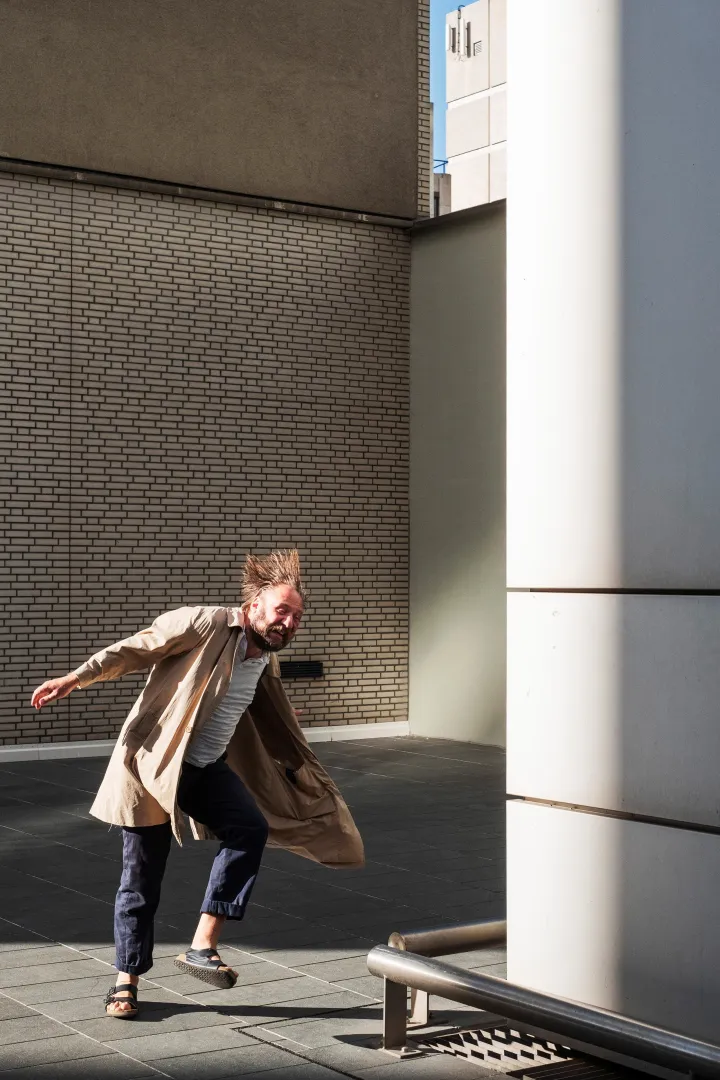 Valerie Schmidt, Bild aus der Serie »Claus stolpert«, 2018, © Valerie Schmidt