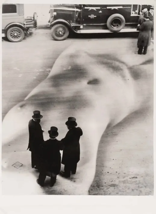 Heinz Hajek-Halke: Die üble Nachrede, 1932, Silbergelatineabzug © Heinz Hajek-Halke Collection Heinz Hajek-Halke: Die üble Nachrede, 1932, Silbergelatineabzug © Heinz Hajek-Halke Collection