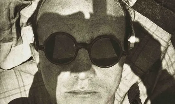 Umbo, Aus der Mappe »3 Umbo. 1927–1930. 10 Photographien«, 1927–1930, Staatsgalerie Stuttgart, Graphische Sammlung, erworben 2022 aus Mitteln der Museumsstiftung Baden-Württemberg, Sammlung Dietmar Siegert Umbo, Aus der Mappe »3 Umbo. 1927–1930. 10 Photographien«, 1927–1930, Staatsgalerie Stuttgart, Graphische Sammlung, erworben 2022 aus Mitteln der Museumsstiftung Baden-Württemberg, Sammlung Dietmar Siegert