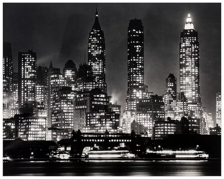 © Andreas Feininger, Downtown Manhattan in the evening, New York, 1940, Andreas Feininger Archive, c/o Zeppelin Museum Friedrichshafen