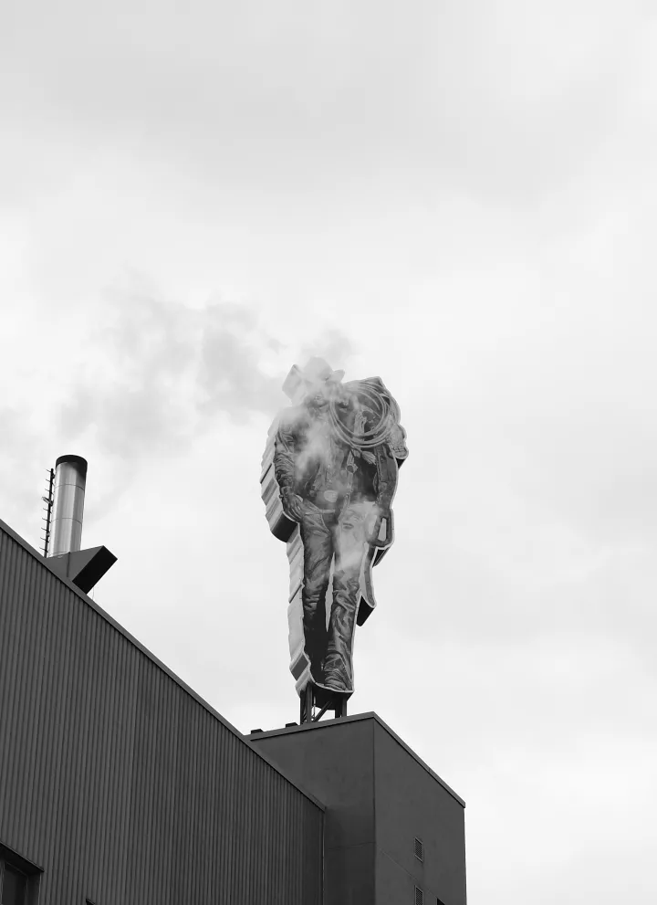 © Lars Eidinger, Cowboy Berlin 2022, Leica Galerie Düsseldorf © Lars Eidinger, Cowboy Berlin 2022, Leica Galerie Düsseldorf