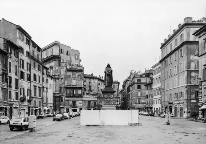 Thomas Struth, Campo de’ Fiori, Rom 1988, 1988 © Thomas Struth Thomas Struth, Campo de’ Fiori, Rom 1988, 1988 © Thomas Struth