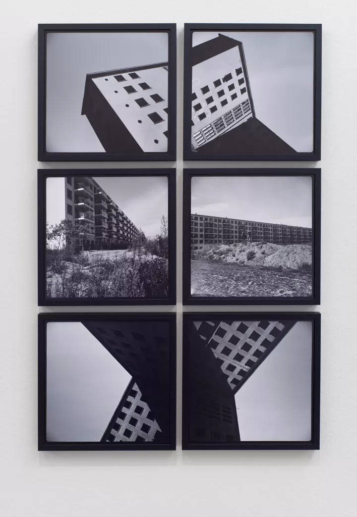 scherben von prora „Scherben von Prora“ KZ GEDENKSTÄTTE OSTHOFEN: Kunstwerk von Markus Georg Reintgen für Gruppen sichtbar Das Kunstwerk „Scherben von Prora“ des Künstlers Markus Georg Reintgen, welches unter anderem Teil des europäischen Kulturerbejahrs 2018 war, stellt einen besonderen Aspekt der Erinnerung dar und fügt sich daher gut in den Kontext einer Gedenkstätte wie der des KZ Osthofen ein.