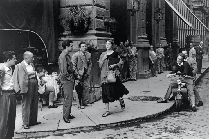 American Girl in Italy, Florence, Italy, 1951. © Orkin/Engel Film and Photo Archive; VG Bild-Kunst, Bonn 2021. American Girl in Italy, Florence, Italy, 1951. © Orkin/Engel Film and Photo Archive; VG Bild-Kunst, Bonn 2021.