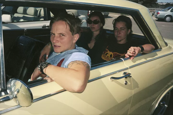 In meinem Chevy Nova, Ace Driving, 1997 © Chloe Sherman