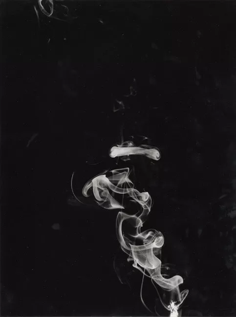 © Peter Keetman, Rauch einer Zigarette, 30.00 x 40.00 cm © Peter Keetman, Rauch einer Zigarette, 30.00 x 40.00 cm