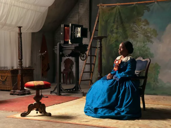 Isaac Julien, The Lady of the Lake (Lessons of the Hour), 2019. © Isaac Julien. Mit freundlichen Genehmigung des Künstlers und Victoria Miro Isaac Julien, The Lady of the Lake (Lessons of the Hour), 2019. © Isaac Julien. Mit freundlichen Genehmigung des Künstlers und Victoria Miro