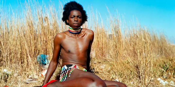 © MuholiZanele, Miss Dvine I, Courtesy Yancey Richardson New York and The Walther Collection, Neu-Ulm, New York © MuholiZanele, Miss Dvine I, Courtesy Yancey Richardson New York and The Walther Collection, Neu-Ulm, New York