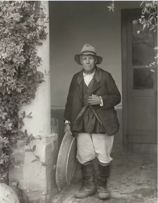 Sander Sardinia 1927. August Sander: Bauer, 1927 © Die Photographische Sammlung/SK Stiftung Kultur – August Sander Archiv, Köln; VG Bild-Kunst, Bonn 