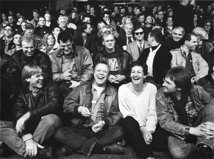 FREELENS Gründungsversammlung auf Kampnagel in Hamburg am 24./25. März 1995. 1. Reihe v.l.: Peter Meyer, Franklin Hollander, Marily Stroux, Reinhard Janke, 2. Reihe: Thomas Raupach, Joachim E. Röttgers, Gebhard Krewitt, Günter Beer, Stefan Enders. Foto: Hinrich Schultze FREELENS Gründungsversammlung auf Kampnagel in Hamburg am 24./25. März 1995. 1. Reihe v.l.: Peter Meyer, Franklin Hollander, Marily Stroux, Reinhard Janke, 2. Reihe: Thomas Raupach, Joachim E. Röttgers, Gebhard Krewitt, Günter Beer, Stefan Enders. Foto: Hinrich Schultze