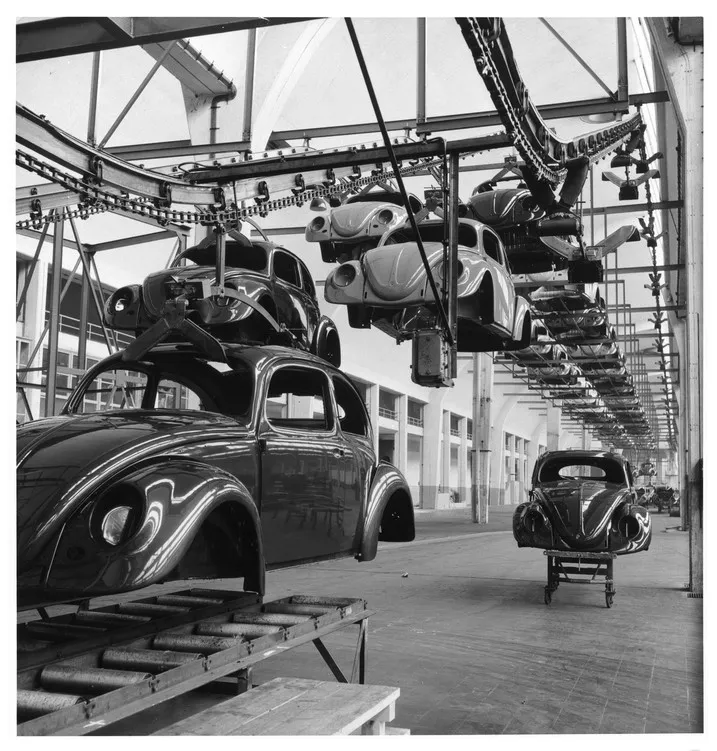 Peter Keetman aus der Serie "Volkswagenwerk Wolfsburg 1953", c/o Stiftung F.C. Gundlach