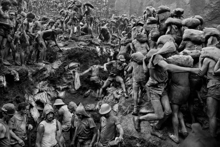 © Sebastião Salgado, Freiluftmine Serra Pelada, Brasilien 1986 © Sebastião Salgado, Freiluftmine Serra Pelada, Brasilien 1986