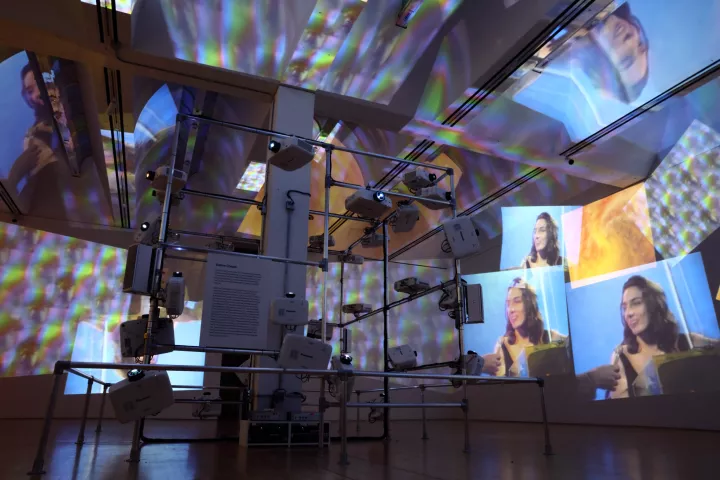 Keyvisual "Nam June Paik: i Expose the Music" / Nam June Paik, Sistine Chapel, 1993/2019 Installation view at SFMOMA © Nam June Paik Estate Photo: Jon Huffman / Grafik: TenTen Team Keyvisual "Nam June Paik: i Expose the Music" / Nam June Paik, Sistine Chapel, 1993/2019 Installation view at SFMOMA © Nam June Paik Estate Photo: Jon Huffman / Grafik: TenTen Team