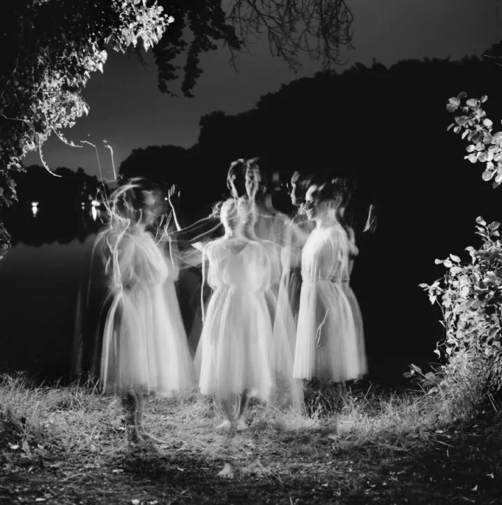 Gravity (III), photograph, fine art print, 60,3 x 60,0 cm, 2023 © Yael Bartana, Wannsee Contemporary