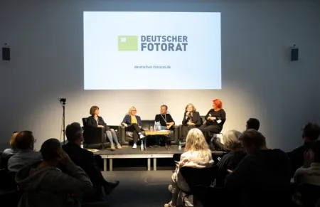 Foto des Symposiums 2022, Auditorium der Deichtorhallen, Hamburg | © Carina C. Kircher