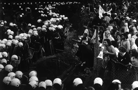Demonstration gegen die Startbahn West, Frankfurt am Main, 1981 © Barbara Klemm
