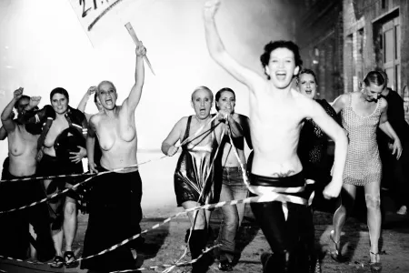 Uta Melle mit Amazonen, Berlin 2011 © Esther Haase