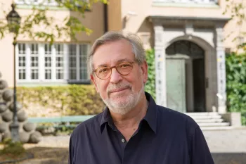 Hans-Eberhard Hess vor dem Münchner Stadtmuseum. Foto: Susanne Wagner