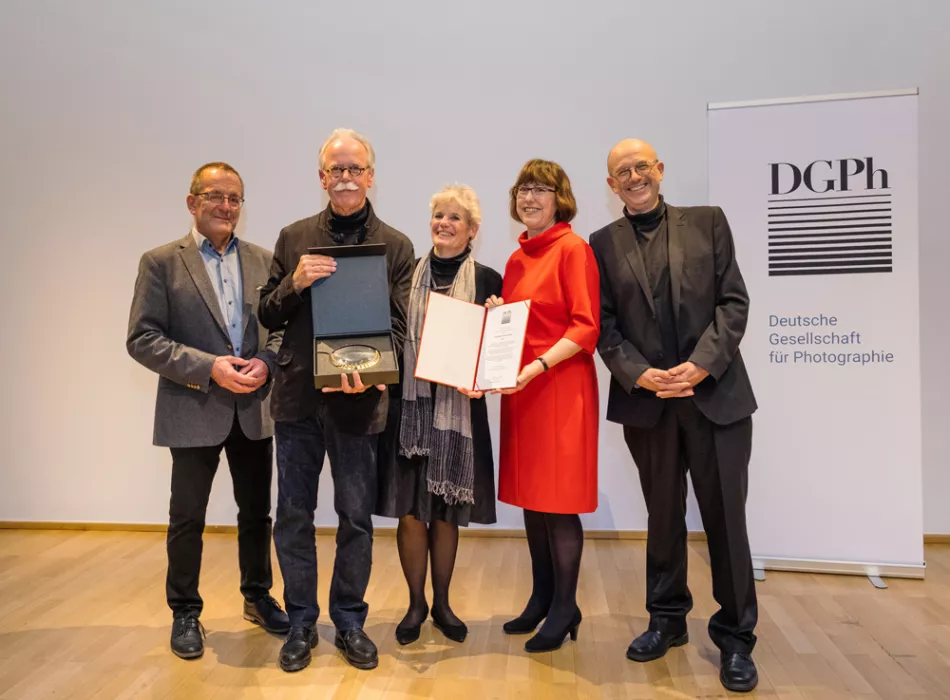 Verleihung des Kulturpreises am 22.10.2022 im MAKK Museum für Angewandte Kunst Köln. v.l.n.r. Ditmar Schädel, Hans-Michael Koetzle, Michaela Koetzle, Dr. Martina Mettner, Prof. Dr. Christoph Schaden