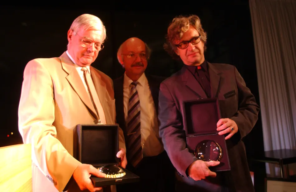 Kulturpreisverleihung am 22.10.2003 in Berlin, v.l.: Mogens S. Koch, Hansjoachim Nierentz, Wim Wenders (© Michael Ebert)