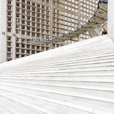 Selbstporträt am Grande Arche. Paris