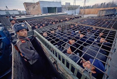 The Human Cage. Bahnstation Sima, Sibirische Eisenbahn 1989. © Hans-Jürgen Burkard (72 dpi)