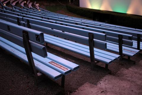 Foto Lars Bauer Projektkurs: Reportagefotografie Aus der Reportage Cinema Corona StadtWandel Leitung Fotojournalistin Ann-Christine Jansson am Photocentrum der Gilberto-Bosques-vhs Friedrichshain-Kreuzberg