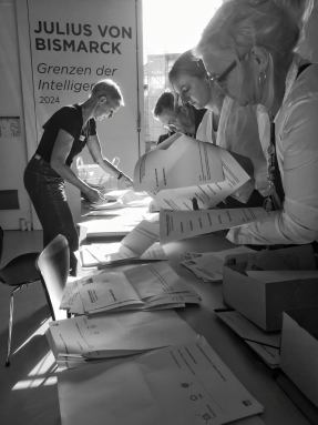 Sortieren und Auszählen der Stimmzettel