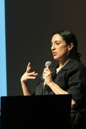 Verleihung der Preise Thinking Photography und Writing Photography im Goethe-Institut Paris am 14.11.2025, Esther Gabrielle Kersley © Eva Bodemer