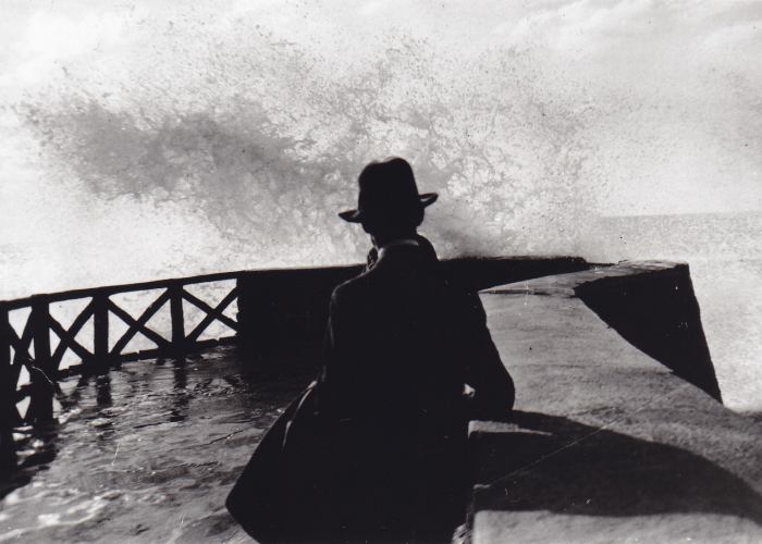 Jacques-Henri Lartigue, Août 1927, Biarritz, Sala au rocher de la Vierge © Fondation Kodak Pathé