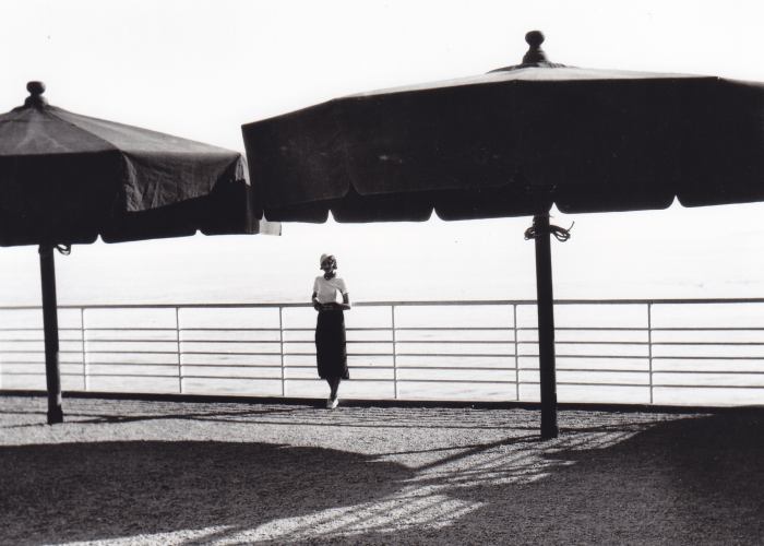 Jacques-Henri Lartigue, Août 1931, Renée à Eden Roc © Fondation Kodak Pathé