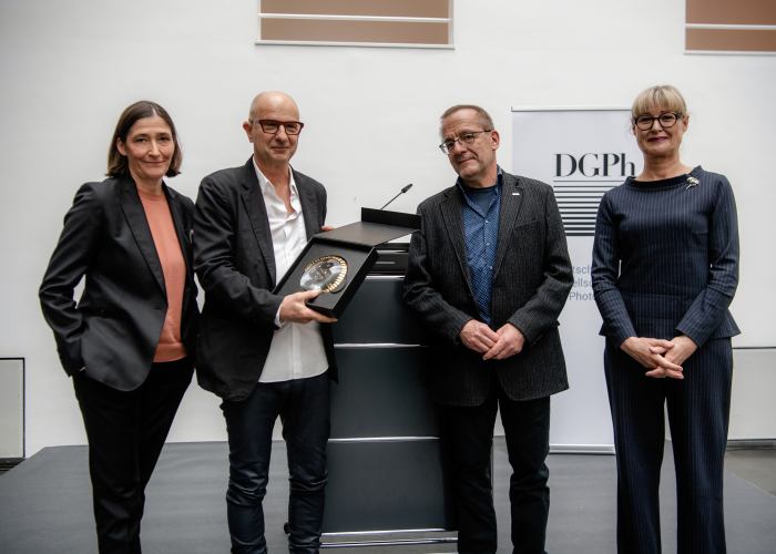 Preisverleihung in der Kunstsammlung NRW, K21. v.l.n.r.: Prof. Dr. Susanne Gaensheimer, Artur Walther, Ditmar Schädel, Simone Klein. © Andreas Endermann