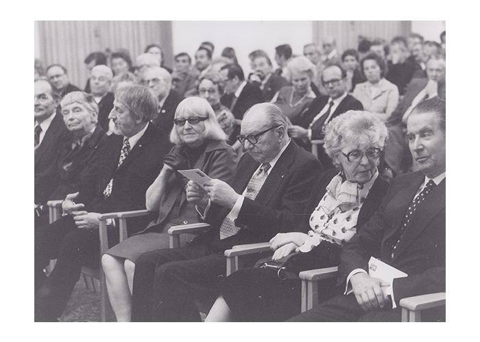 Impressionen von der Kulturpreisverleihung 1976, v.r.n.l.: Gerhard Schröder, Regina Relang, Bruno Uhl, Liselotte Strelow, L. Fritz Gruber, Rosemarie Clausen; Foto: Helmut Jüliger