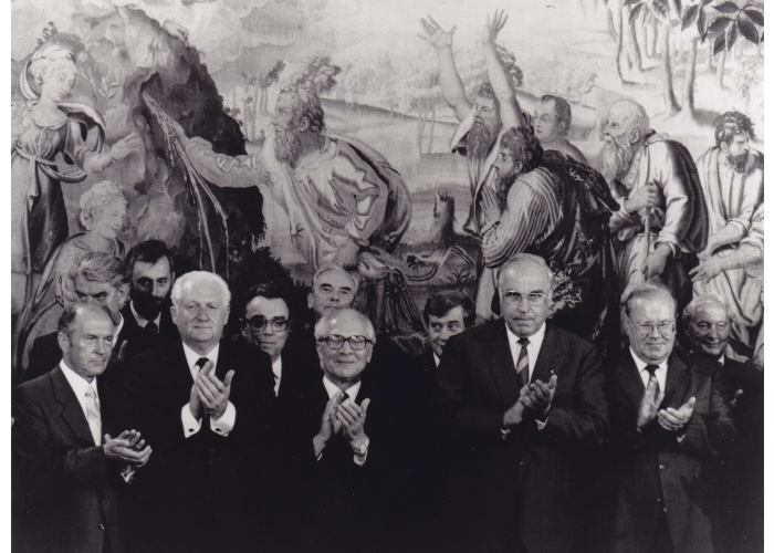 © Barbara Klemm, Auf dem Witebsker Bahnhof in Leningrad, 1987