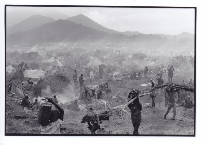 Gilles Peress, Fotografie aus der Ausstellung "The Silence (Kriegsbilder aus Ruanda)", 15.10.-19.11.95 sowie aus der Publikation "The Silence", Scalo Verlag, Zürich 1994