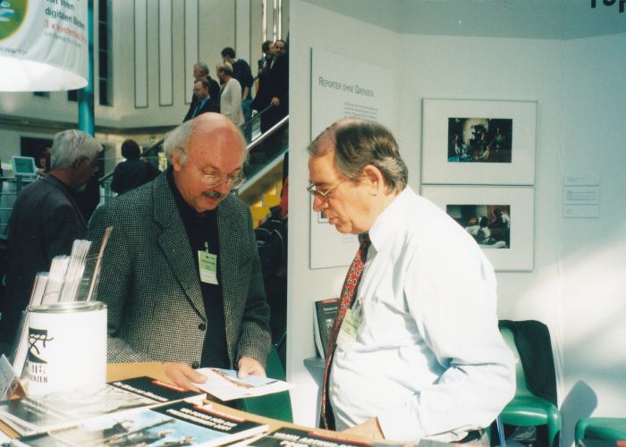 Herr Nierentz im Gespräch mit Dietrich Schlegel, Vorstandssprecher Reporter ohne Grenzen, September 2002