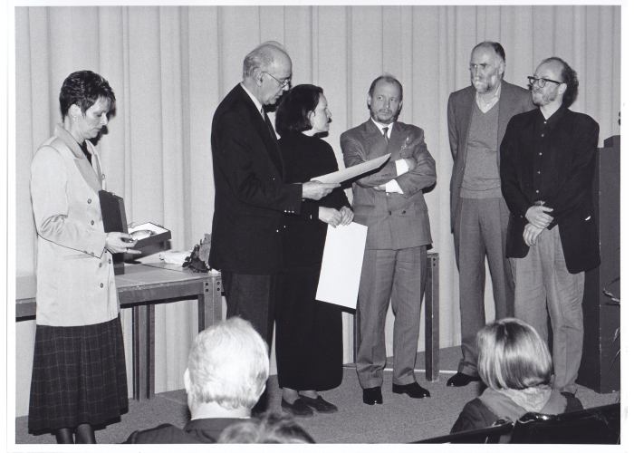 Kulturpreisverleihung 1994, Preisübergabe durch Dr. Hans Friderichs (Präsident der DGPh); die Preisträger*innen v.r.: Dr. Hubertus von Amelunxen, Timm Starl, Manfred Willmann, Christine Frisinghelli