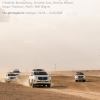Ausstellungsplakat "Kann Spuren von Natur enthalten" mit einem Motiv von Bettina Meister, das Jeeps in der Wüste zeigt