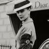 Regina Relang, Renée in Kostüm von Christian Dior, Paris 1951; Münchner Stadtmuseum, Sammlung Fotografie